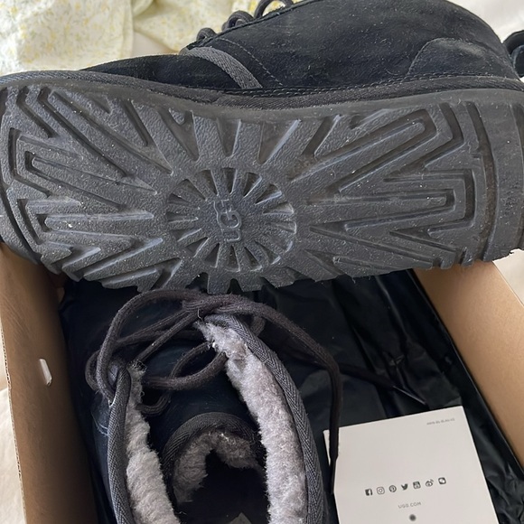 Mens uggs, size 9 - Picture 3 of 3